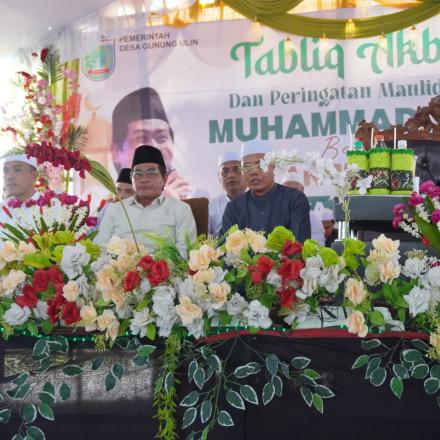 Ribuan Jemaah Padati Tabligh Akbar KH. Anwar Zahid Di Desa Gunung Ulin